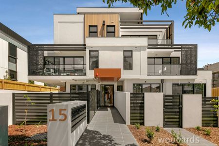 CONTEMPORARY COMFORT IN A COVETED BENTLEIGH POCKET - Photo 2