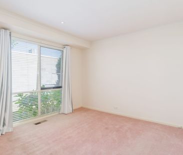 Charming Weatherboard Unit in Leafy Mitcham - Photo 5