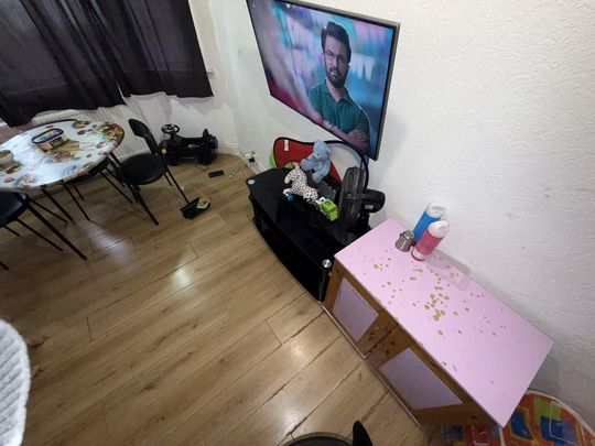 5 bedroom end of terrace house to rent - Photo 1