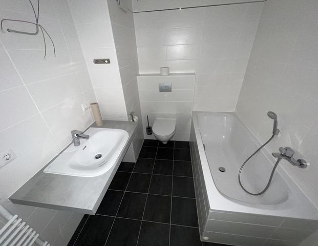 4-Zimmer-Wohnung in Rehau - Aufzug - Balkon - Garage mit direktem Zugang zum Gebäude - Baujahr 2016 - Foto 1