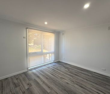 18 Mustang Avenue, Narre Warren VIC - Photo 4