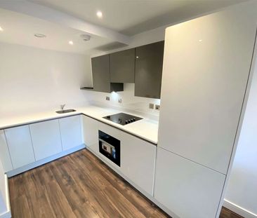 AVAILABLE 12TH MARCH! | PRIME LOCATION | ONE BEDROOM APARTMENT AT C... - Photo 2