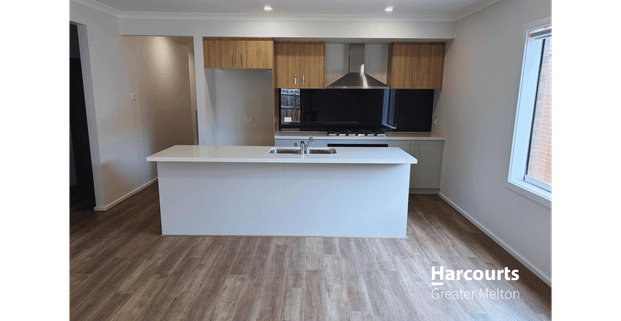 18 Hedgerow Avenue, Brookfield, Vic 3338 - Photo 1