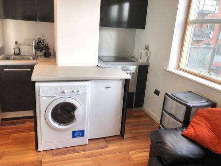Studio Flat, Wellington Street, LS1 - Photo 3