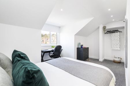 INCREDIBLE Student Property near Uni - Photo 3