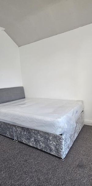 1 bedroom in a house share to rent - Photo 1