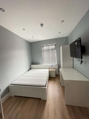 4 bedroom apartment to rent - Photo 4