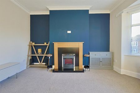 2 bedroom Flat to rent in Ferndene Grove, High Heaton, Newcastle Upon Tyne - Photo 2