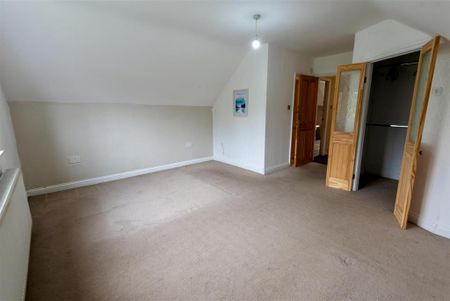 5 bedroom detached house to rent - Photo 2