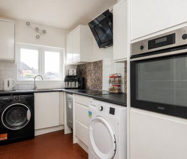 3 bed House - Semi-Detached To Let - Photo 4