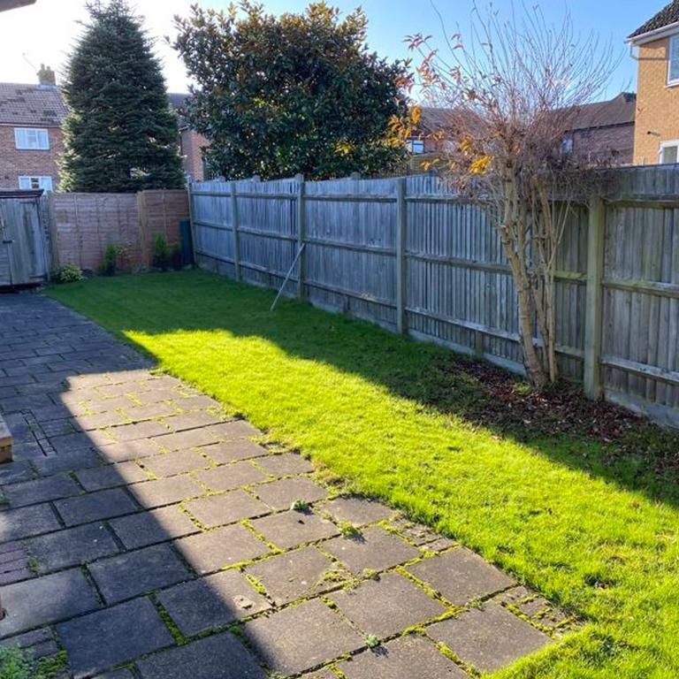 2 bedroom detached bungalow to rent - Photo 1