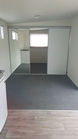 Cosy-Pet Friendly-Easy Care - 1 Bedroom Studio - Photo 4