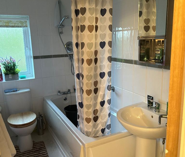 1 bedroom in a house share to rent - Photo 4