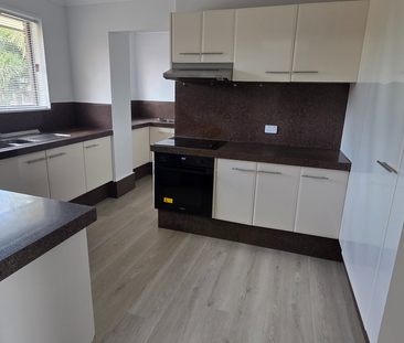 Unit 5, 22 Commodore Drive, Surfers Paradise, QLD - Photo 5