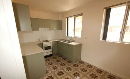 Large Unit Close to Station & CBD - Photo 2