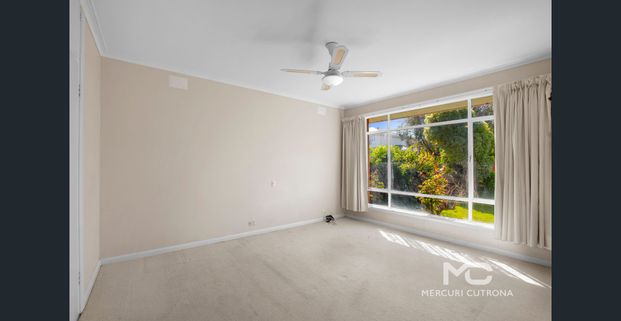 Three bedroom spacious home - Photo 1