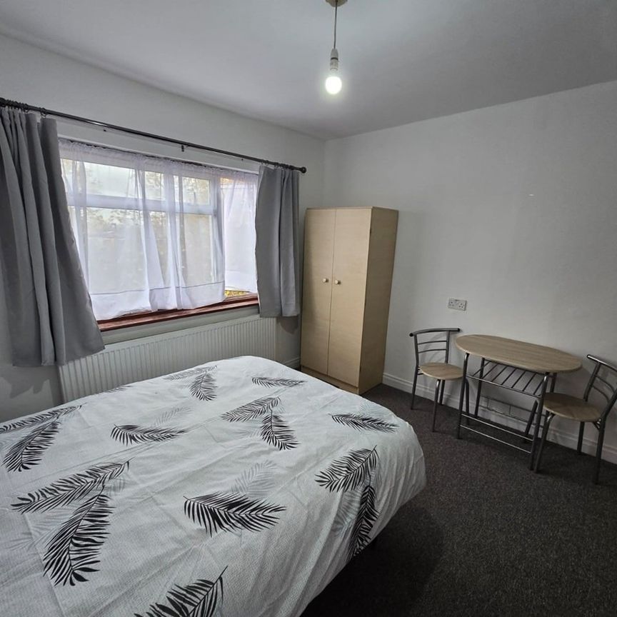 Studio Flat, Belmont Road, N15 - Photo 1