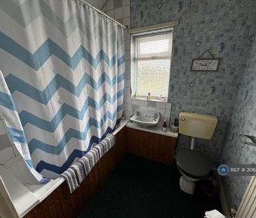 2 bedroom semi-detached house to rent - Photo 6