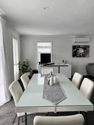 Short Fixed Term - Stunning 4BR Home in Richmond - Photo 1
