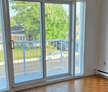 À louer : Grand 4 1/2 lumineux et très propre au 2ième - Photo 2