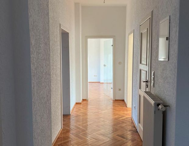 Gemütliche Dachgeschosswohnung in Duisburg-Duissern - Foto 1