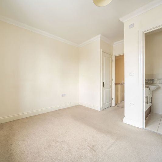 Woodland Gardens, Hindhead, Surrey, GU26 - Photo 1