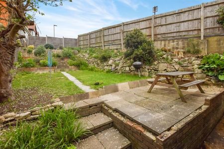 1 bedroom Flat To Let - Photo 4