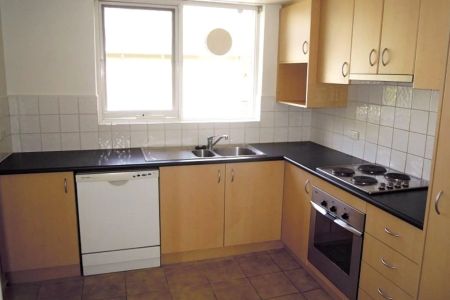 Convenient First Floor Two Bedroom Apartment - Photo 4