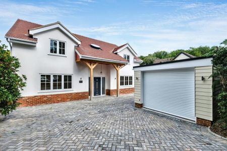 4 bedroom detached house to rent - Photo 2
