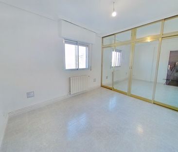 Piso de alquiler en Centro - Photo 2