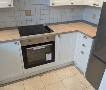 2 Bed Flat, Grosvenor Court, M16 - Photo 2