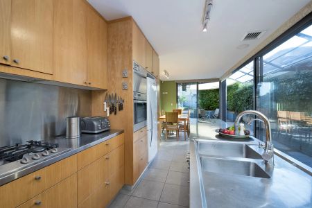 Family residence in prime catchment - Photo 3