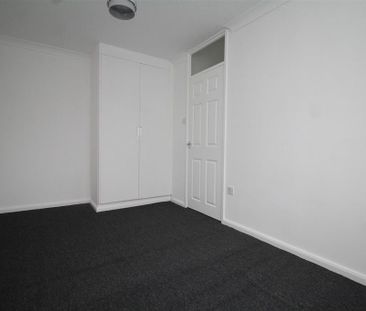 3 bedroom end of terrace house to rent - Photo 5