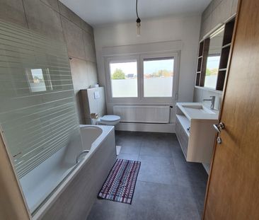 Charmante halfopen woning met 3 slaapkamers en prachtige tuin te huur. - Foto 5