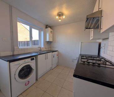 2 bedroom semi-detached house to rent - Photo 4