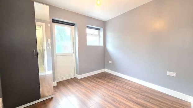 Avonwick Road, Hounslow, TW3 - Photo 1