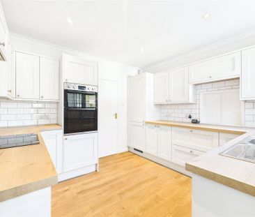 3 bedroom House in Rose Street, Wokingham - Photo 5
