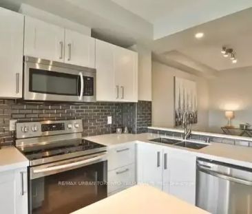 Beautifully Renovated Large One Bed + Den Unit | 200 Burnhamthorpe Road East, Mississauga - Photo 1