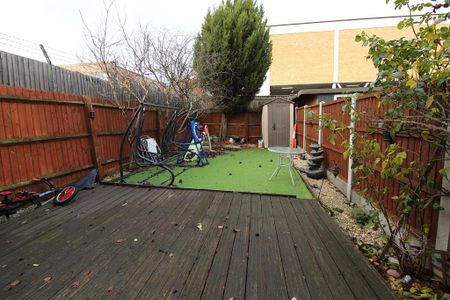 3 bedroom end of terrace house to rent - Photo 3