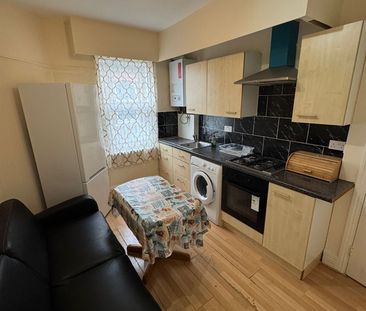 1 Bed Flat, Green Lanes, N13 - Photo 4