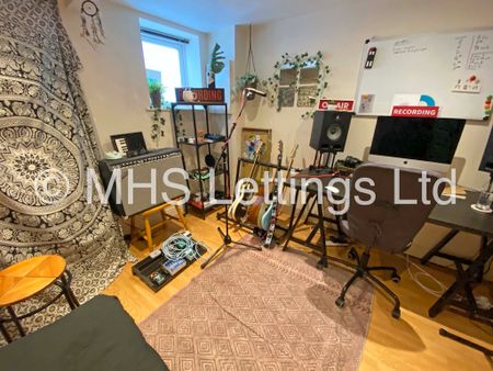 3 Bedroom Mid Terraced House for rent in Lumley Avenue - Photo 3