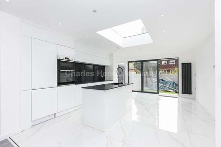 Manor Farm Drive, Chingford, E4 - Photo 3