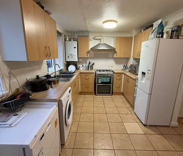Room in a Shared House, London, SE8 - Photo 3