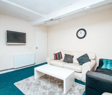 5 bedroom private hall to rent - Photo 1