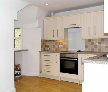 3 bedroom flat to rent - Photo 6