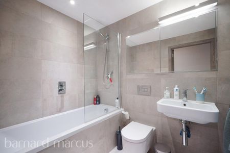 Plough Road, London - Photo 5