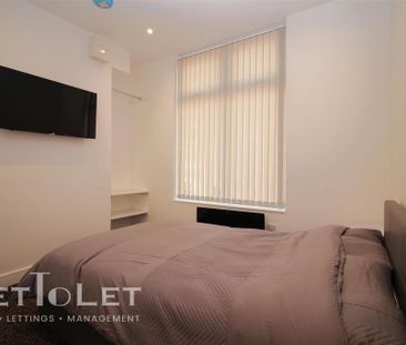 4 bedroom terraced house to rent - Photo 5