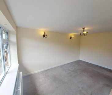 2 bedroom Semi-detached bungalow to rent - Photo 3