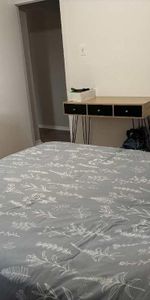 4 1/2 libre mi-novembre, semi meublé, WIFI inclus - Photo 3