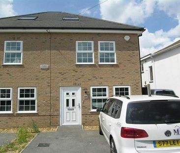 Bedroom House In Winton, BH9 - Photo 2
